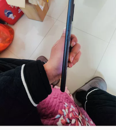 小米8se靓机黑色4+64目前功能正常，唯...