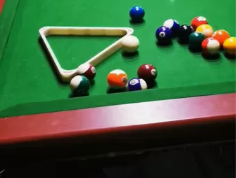 处理4个台球桌，原价4300买的，带灯，球...