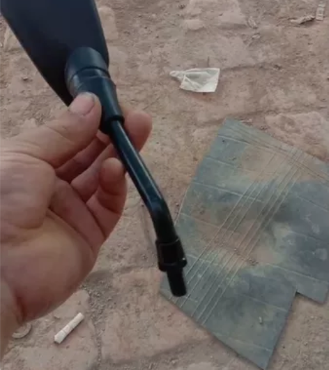 是个宗申150摩托车倒车镜，正丝，十个米粗...