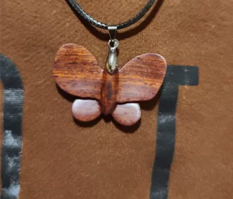 纯手工 木雕 蝴蝶 吊坠儿 感兴趣的话点“...
