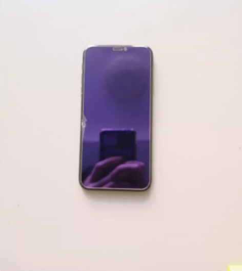 iPhoneX,256g 外屏跌裂了一个角...