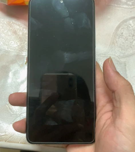 红米k40，当时买的时候是因为手机当时丢了...