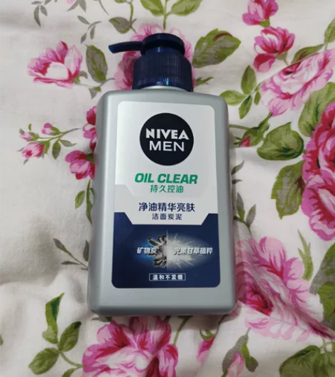 NIVEA妮维雅男士洗面奶 单位发的,一直...