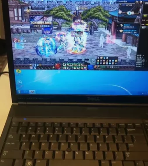 诚信出售二手戴尔笔记本电脑一台，可以玩玩网...