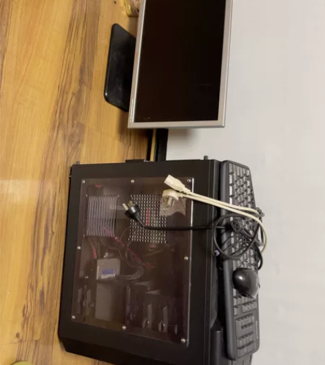 华硕台式机主机 威海高区利群附近自提，不出...