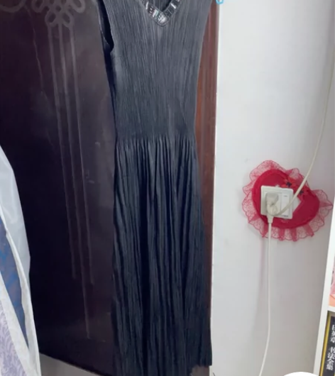 出褶皱两件套80斤穿到150斤，全场满十元...