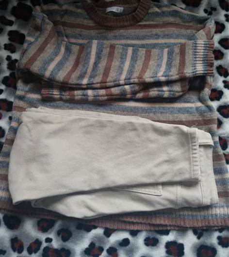 时尚韩版毛衣裤子,裤子是加绒的,s码 50元包邮 感兴趣的话... 时尚韩版毛衣裤子,裤子是加绒的,s码 50元包邮 感兴趣的话...