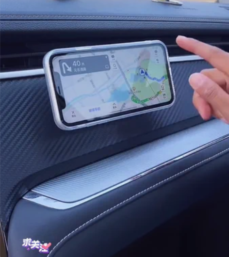 磁吸手机支架，贴车上用手机导航方便，今年厂...