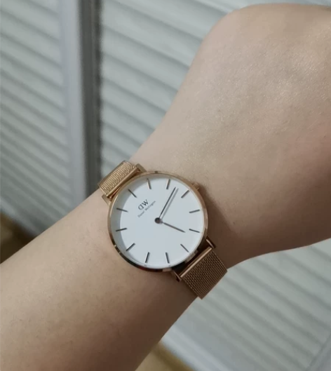 dw手表 专柜买的，时间有点久了所以没有购...