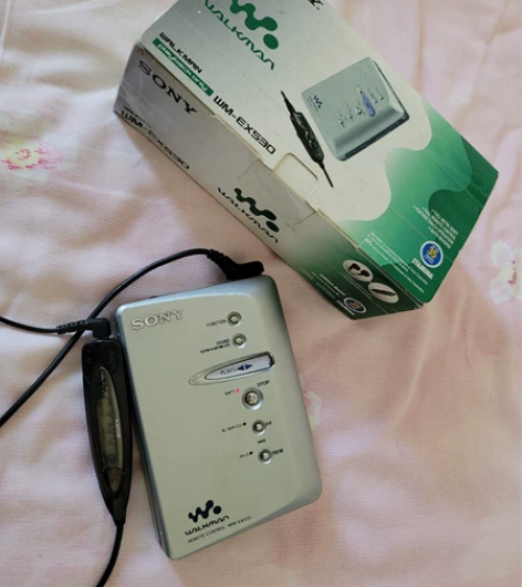 索尼磁带随身听EX530，有包装盒子，线控...