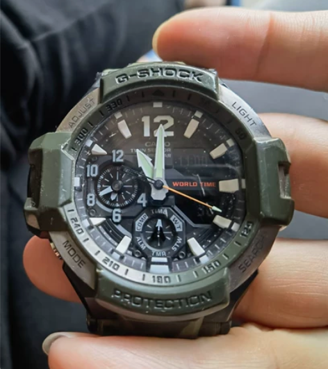 在澳门专柜购买的卡西欧，8.5新，屏幕上有...