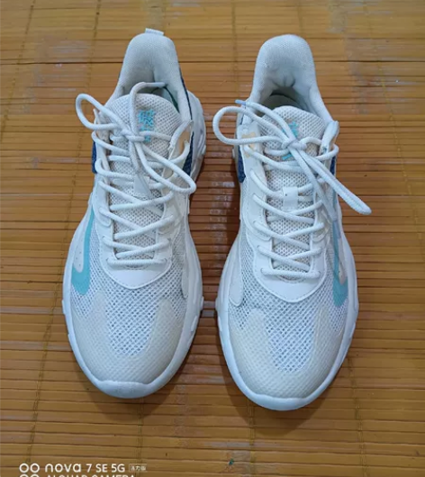 41.码     正品安踏运动鞋    实...