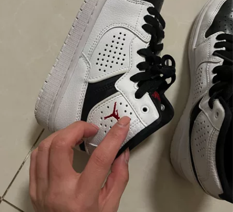 乔丹女款小白鞋男女同款送手表一块主页选 轻...