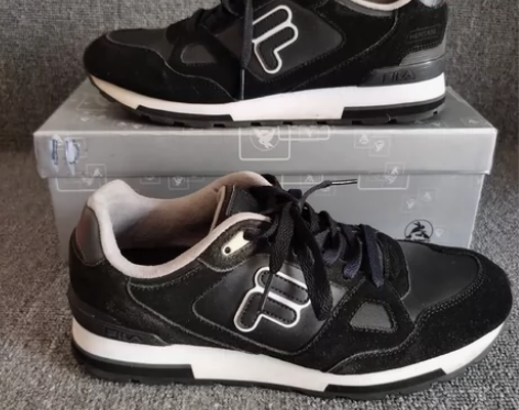 正品斐乐男鞋41码,鞋口位置一点微瑕疵图片...