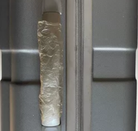 旅行箱，拿回来没怎么用，放的有些旧，便宜出...