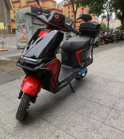 新国标雅迪欧骏冠能版，刷卡启动， 前后碟刹...