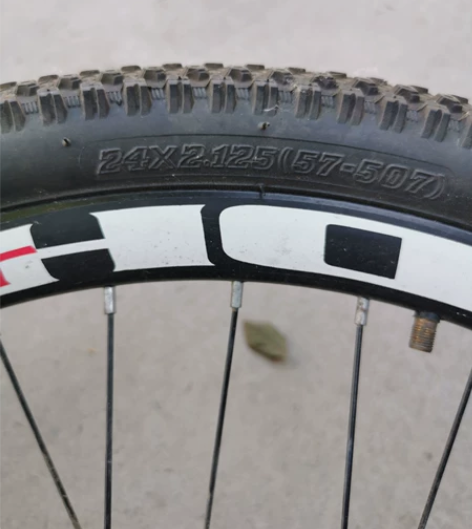 萌途山地自行车一辆。九成新。24轮径。后变...