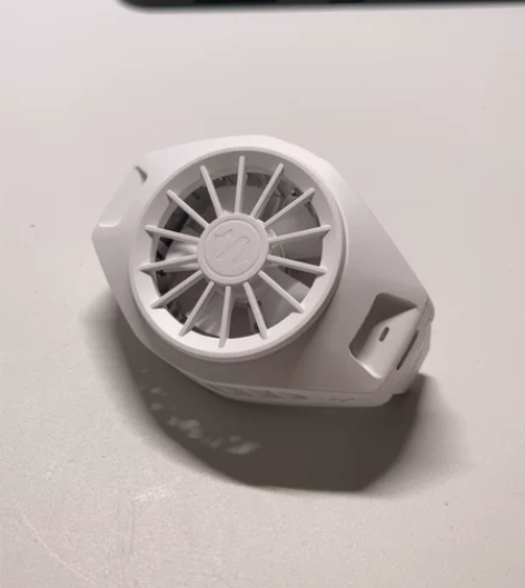 手机黑鲨散热背夹，有盒子，小米之家入手，因...