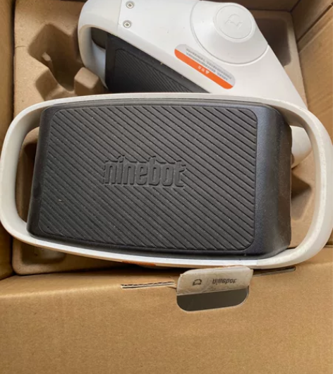 米家九号平衡轮99新，没玩两次，就充过一次...