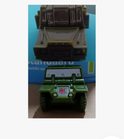 上面的国产变形金刚双枪炮玩具吉普车一辆,功...