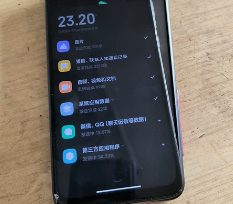 小米cc9，8成新，外屏边角有小裂纹，有意...