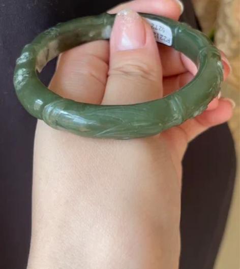 和田玉湖水绿梅花手镯58.5x11x8.6...