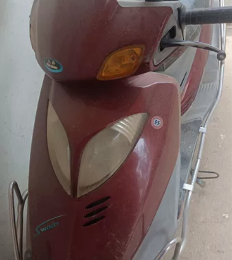 豪爵悦星铃木踏板摩托车，买来很少骑，放家里...