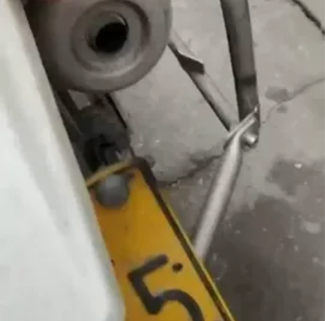 铃木大眼250动力林道上牌照过了小刀可以 ...