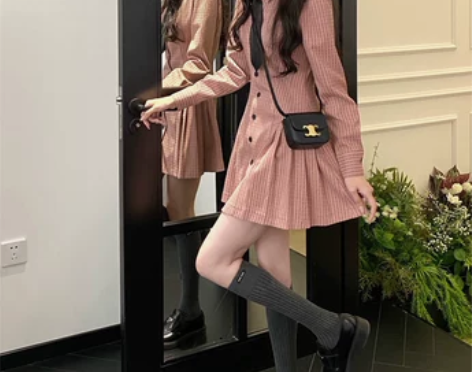 秋季新款学院风长袖连衣裙设计感小众法式甜辣...