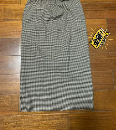 全新棉毛混纺铅笔裙，百搭，尤其穿在大衣里，...