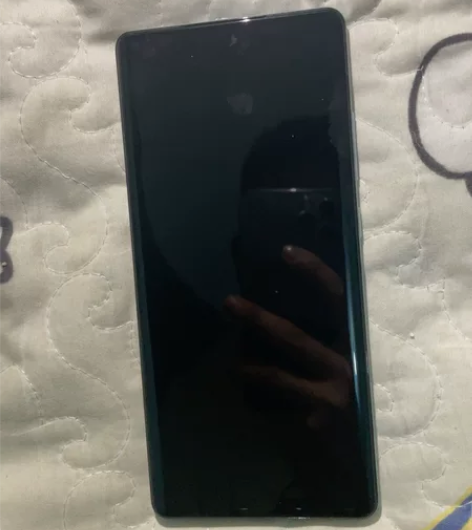 一直贴着背膜和屏幕膜，小米商城购入，内存1...