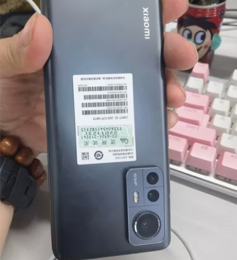 小米12 8+256 3月份在京东3999...