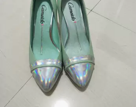 全新卡美多浅绿色羊皮单鞋购于唯品会，38码...