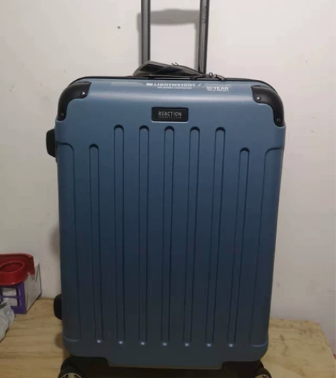 全新20寸蓝色密码拉杆箱 感兴趣的话点“我...