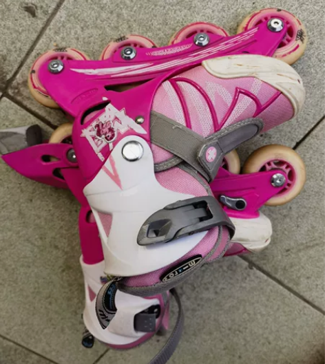 绝对的正品！！因为轮滑买好鞋子安全系数高，...