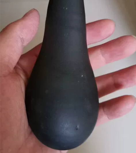 静瓶，广西来宾市大湾石，石形好，光滑圆润饱...