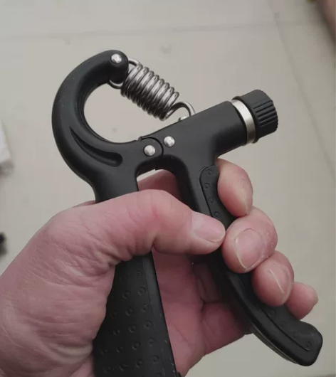 握力器，健身好器材。 感兴趣的话点“我想要...