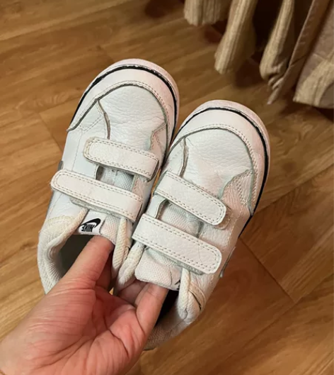 nike小白鞋真皮款 31 码 感觉偏小半...