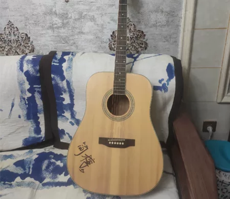 白菜价出吉他 不知名品牌，买来练习用的 上...