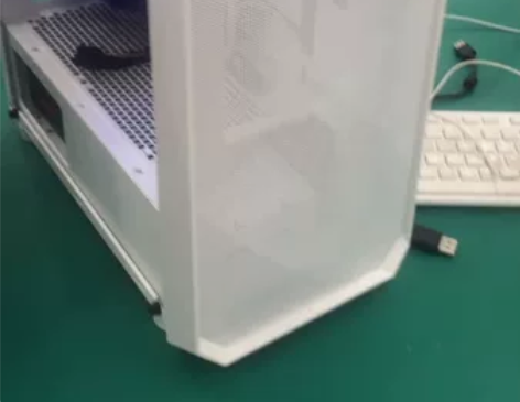 出售电脑机箱魔盒3 白色侧透 79几乎全新...