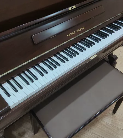 英昌钢琴，高度121，本人自用，因个人原因...