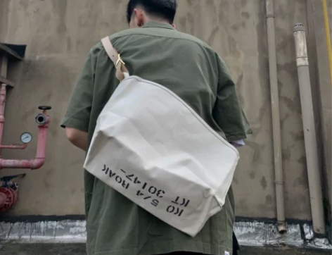 单肩包男潮流挎包时尚女高中学生ins风横款...