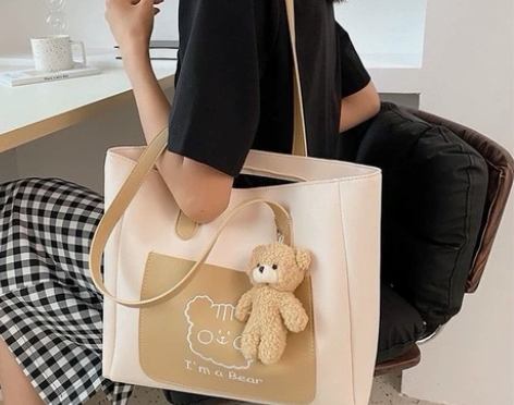 门店清 仓，低价甩卖一批女士包包，大容量很...