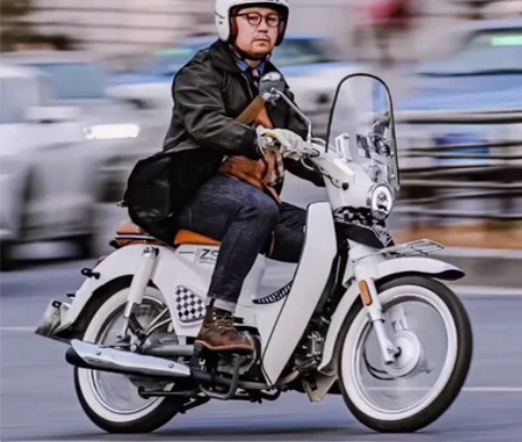 宗申yami复古弯梁摩托车，白色的，202...