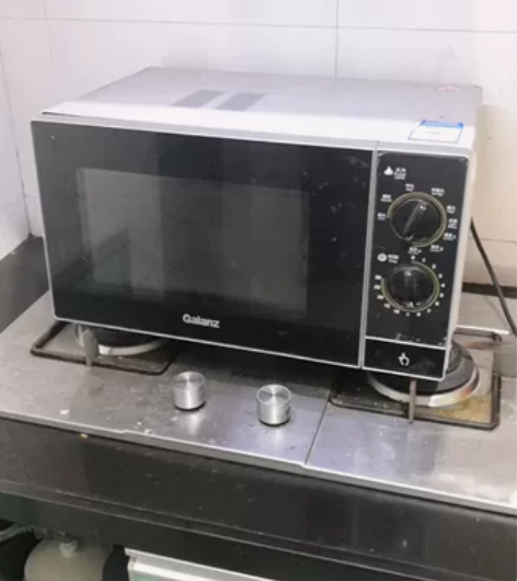 格兰仕微波炉，功能正常。加热非常快。不锈钢...