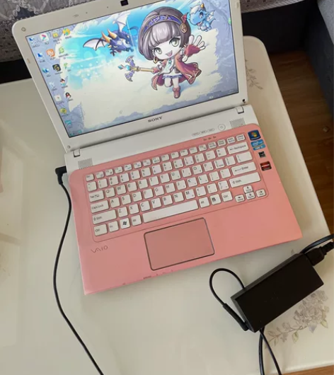 出一台Sony原装笔记本，屏幕有贴膜，很久...