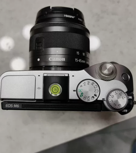 佳能M6微单套机15-45套机，很新的成色...