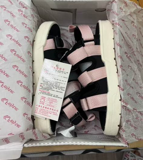 全新35码，飞跃官方旗舰店买的粉色凉鞋。质...