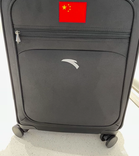 安踏国旗拉杆箱全新 出售 感兴趣的话点“我...