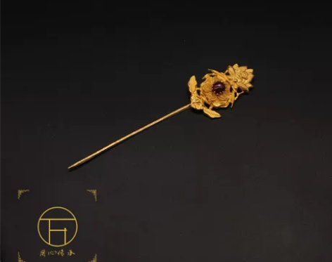 退坑，清衣柜  万宝德 银丝錾刻宝石花卉簪...